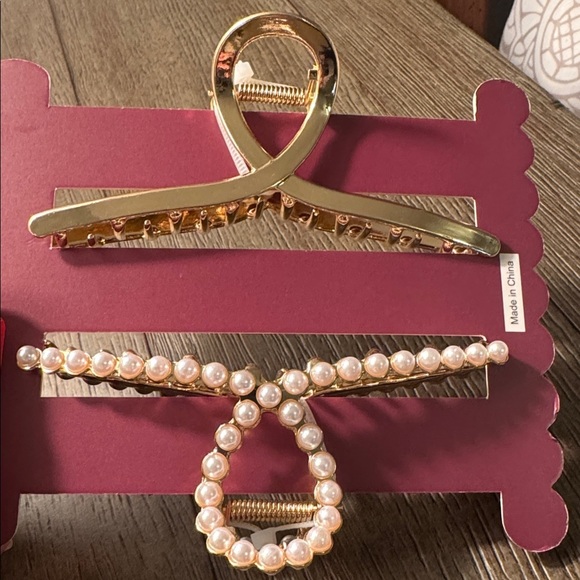 Sunday State Gold and Pearl Hair Clips - Picture 5 of 5